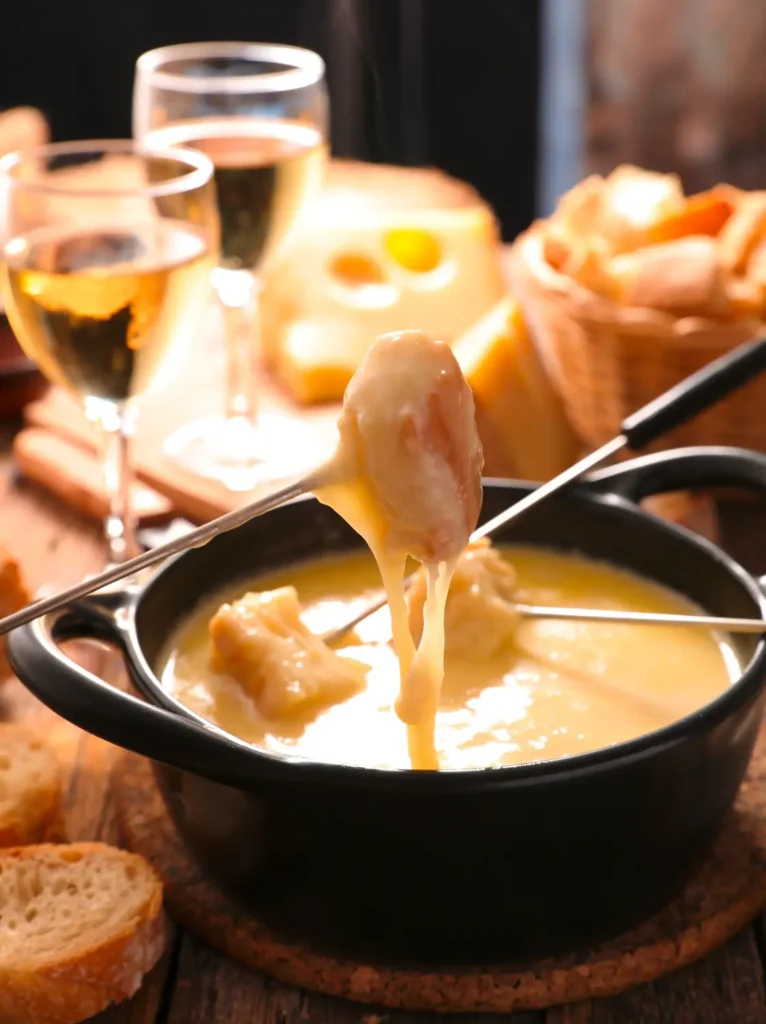 Leckeres Käsefondue mit Wein