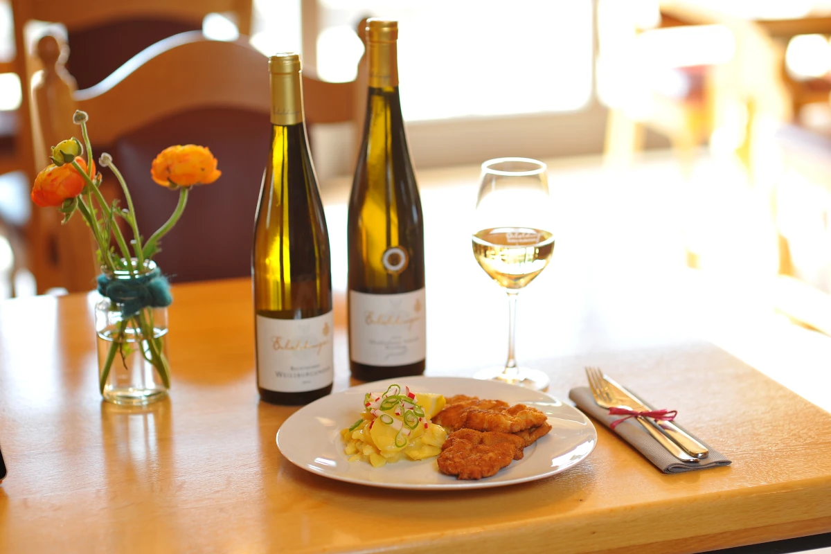 Weingut Erbeldinger - Wein und Wiener Schnitzel