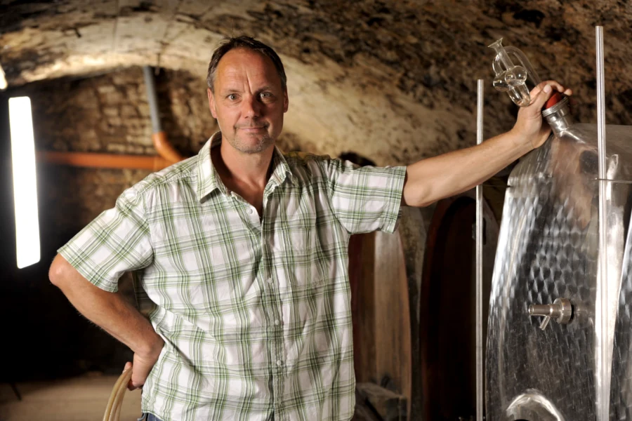 Achim Dettweiler im Weinkeller